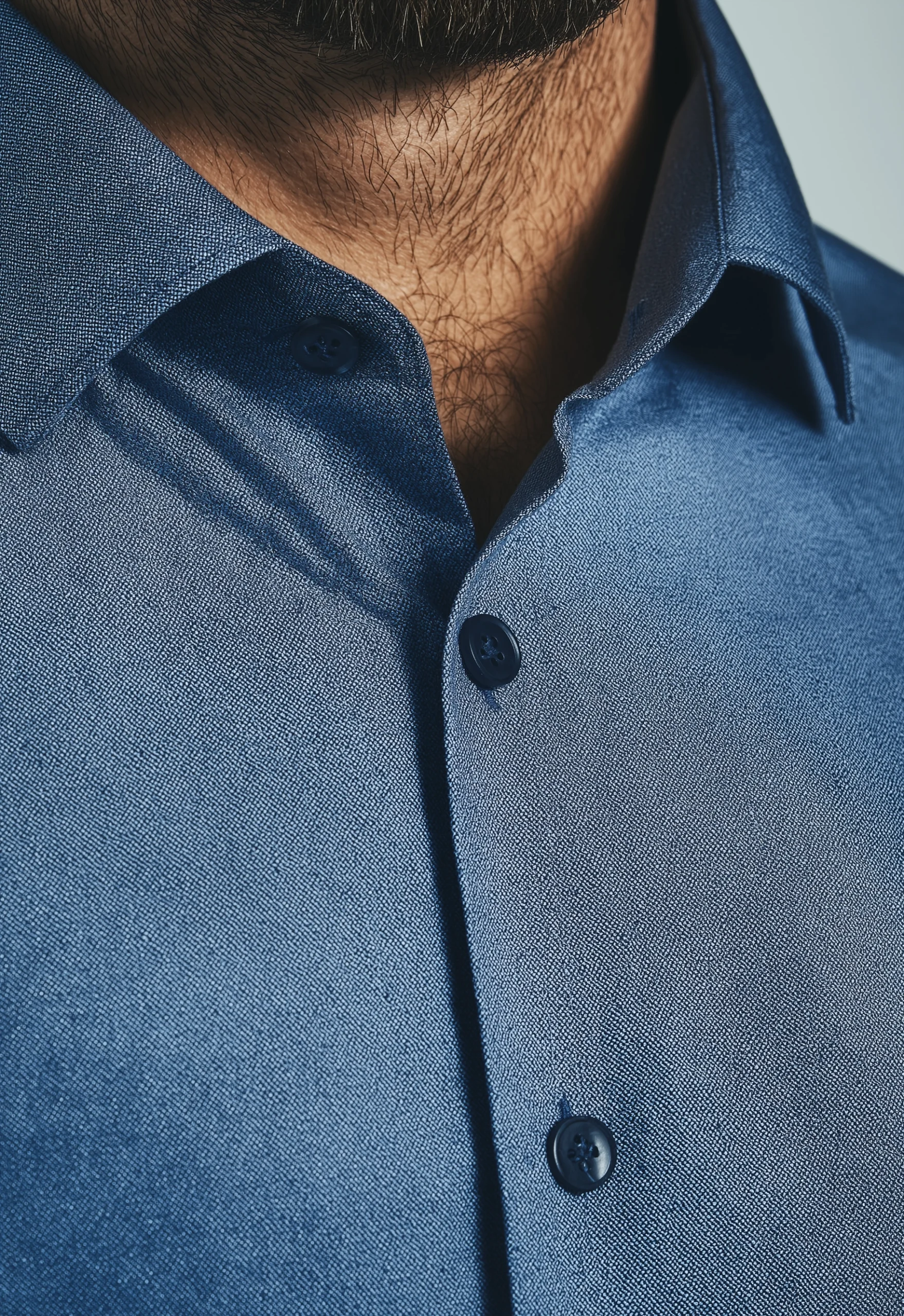 agencezenith_A_light_blue_dress_shirt_collar_close-up_of_the_ri_59248493-3f8b-4f9b-8faf-24d9bc8797b7