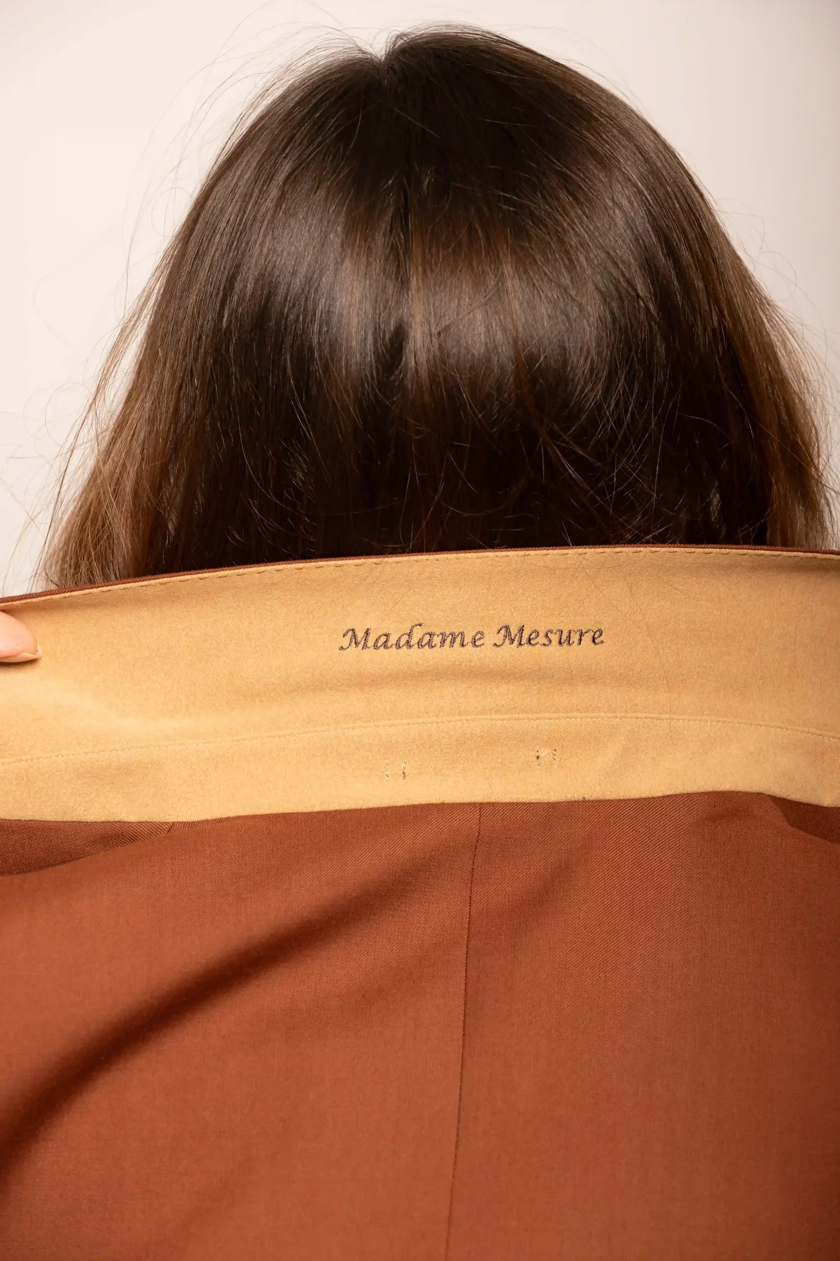 COSTUME SUR MESURE FEMME MARRON CROISÉ | COSTUME 2 PIÈCES | MR.MESURE | MADAME MESURE | VAL D’EUROPE | PERREUX SUR MARNE | CHESSY | 77 | 94 | TAILLEUR SUR MESURE | TAILLEUR SUR MESURE FEMME22
